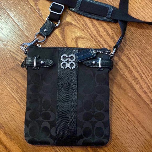 Authentic Coach crossbody bag - Picture 1 of 8